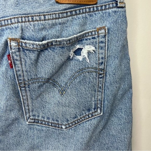 Levi's Button Fly Raw Hem Distressed 100% Cotton
Jean Denim Mini Skirt Size 28 - Picture 8 of 11